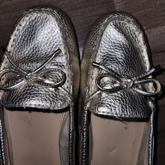 Crown & Ivy Malya Gold Slip On Moccasin Shoes Womens Size 8 - Picture 3 of 7
